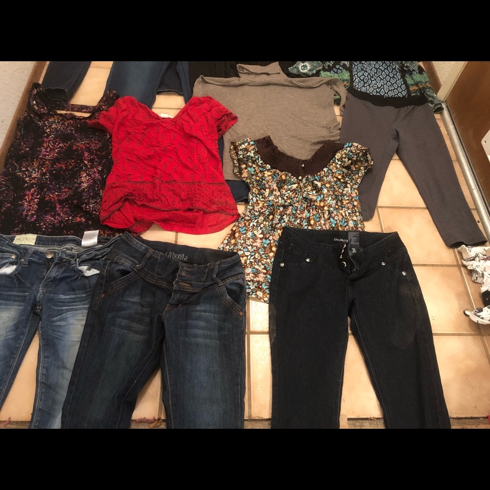 Juniors' items' - Picture 2 of 3